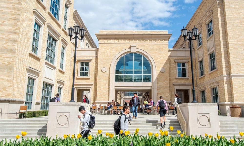 students on campus outside of Rees-Jones